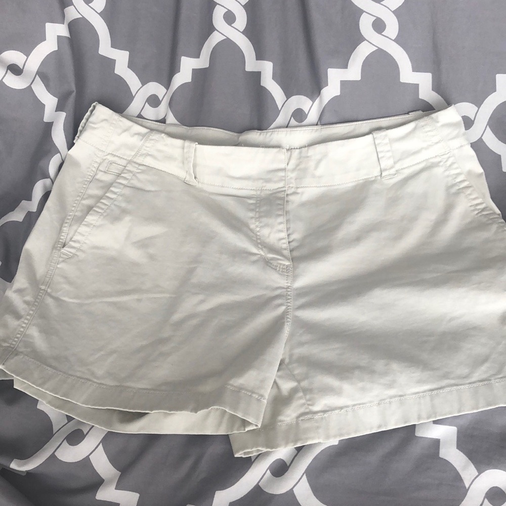 Vineyard Vines khaki color shorts, size 12